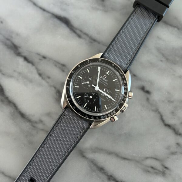 Watch Straps Canada Sailcloth and FKM rubber band in grey mounted on Omega Speedmaster